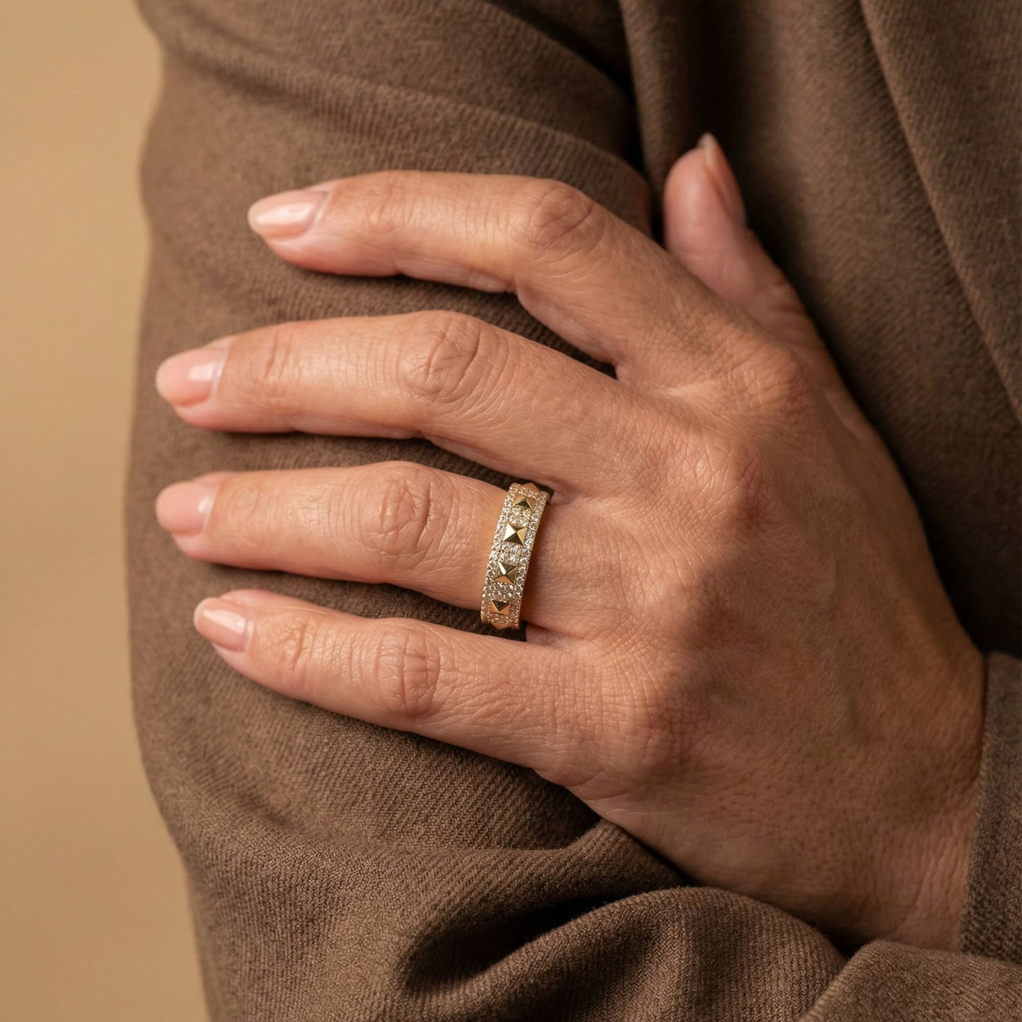 18K Yellow Gold and Diamonds Geometric Statement Ring