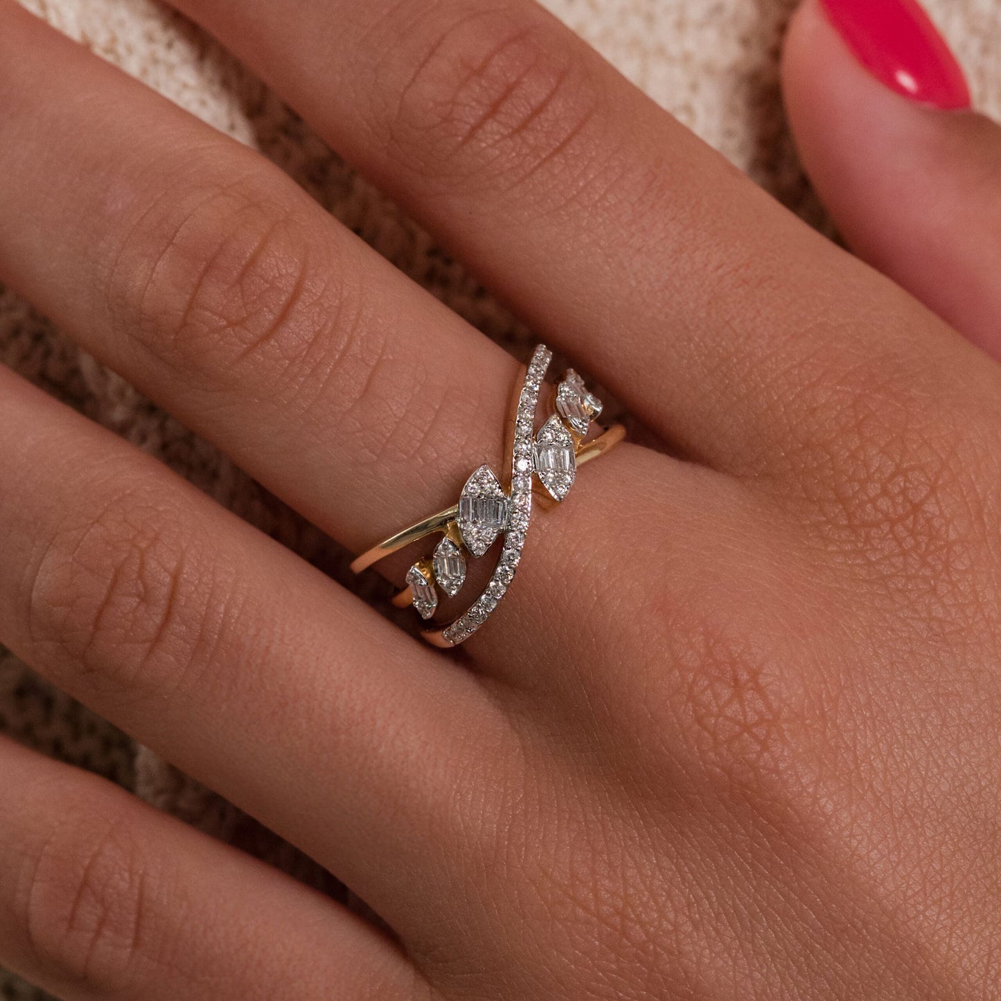 14K Yellow Gold Natural Diamonds Twisted Leaf Baguette Ring